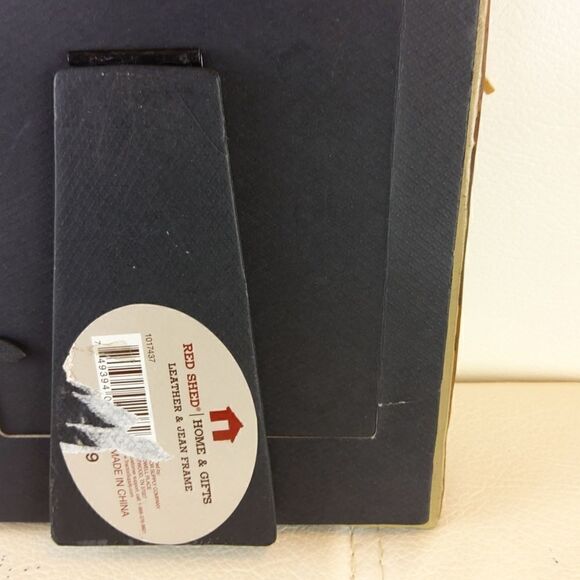 Red Shed 4 x 6 in. Ceramic leather & Jean frame with horses and metal studs - Picture 12 of 12